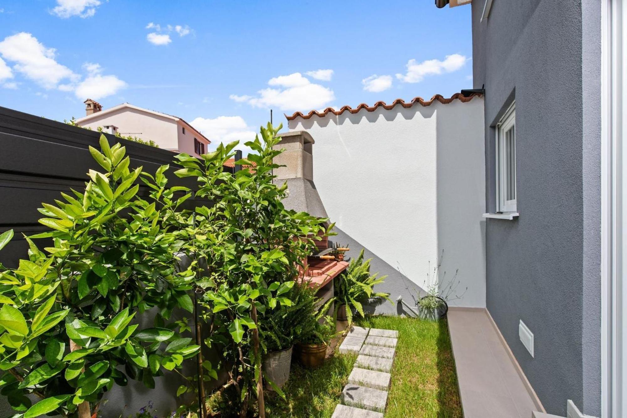 Holiday Home Sea Premantura Exterior photo